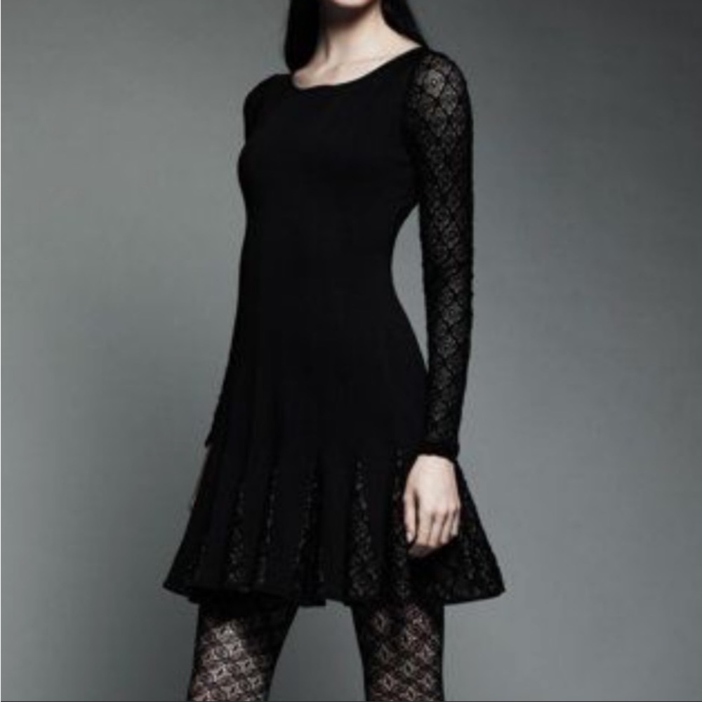 ✂️‼️Catherine Maladrino long sleeve lace dress